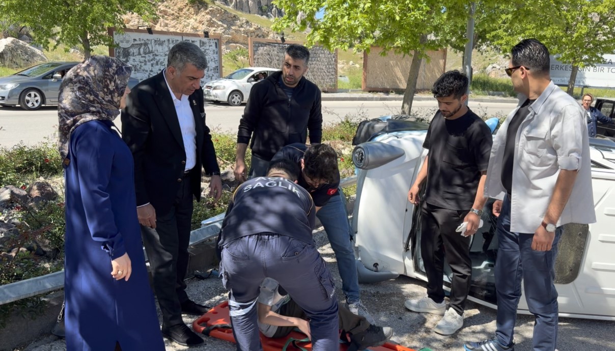elazigda elektrikli arac devrildi ilk mudahaleyi milletvekili yapti 0 HVlVpHJs