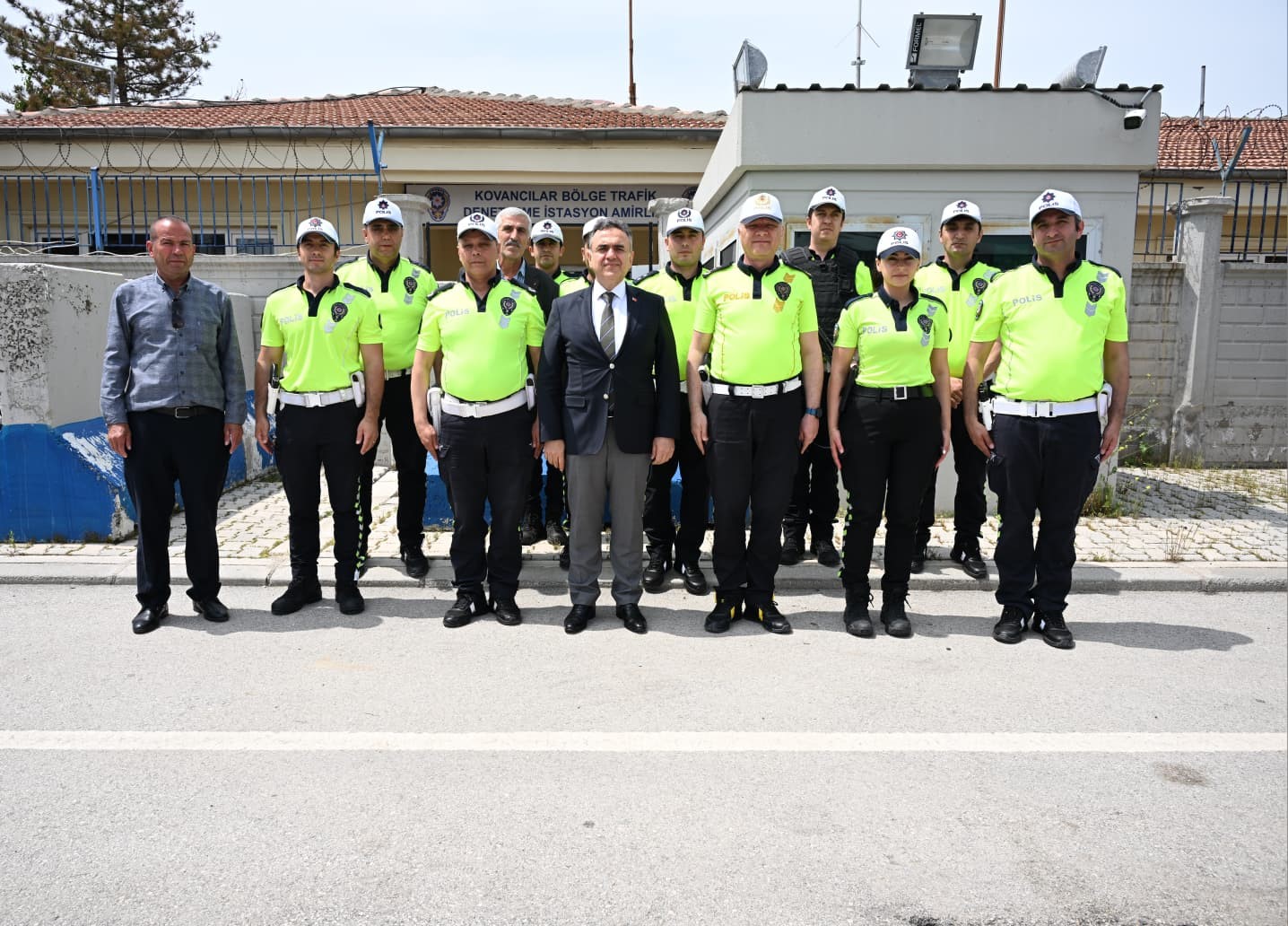 elazigda emniyet muduru karan polis memurlariyla bir araya gelerek bayramlasti 1 dAvR6Y1f