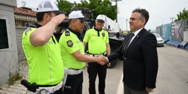 elazigda-emniyet-muduru-karan-polis-memurlariyla-bir-araya-gelerek-bayramlasti-52EIfRac.jpg
