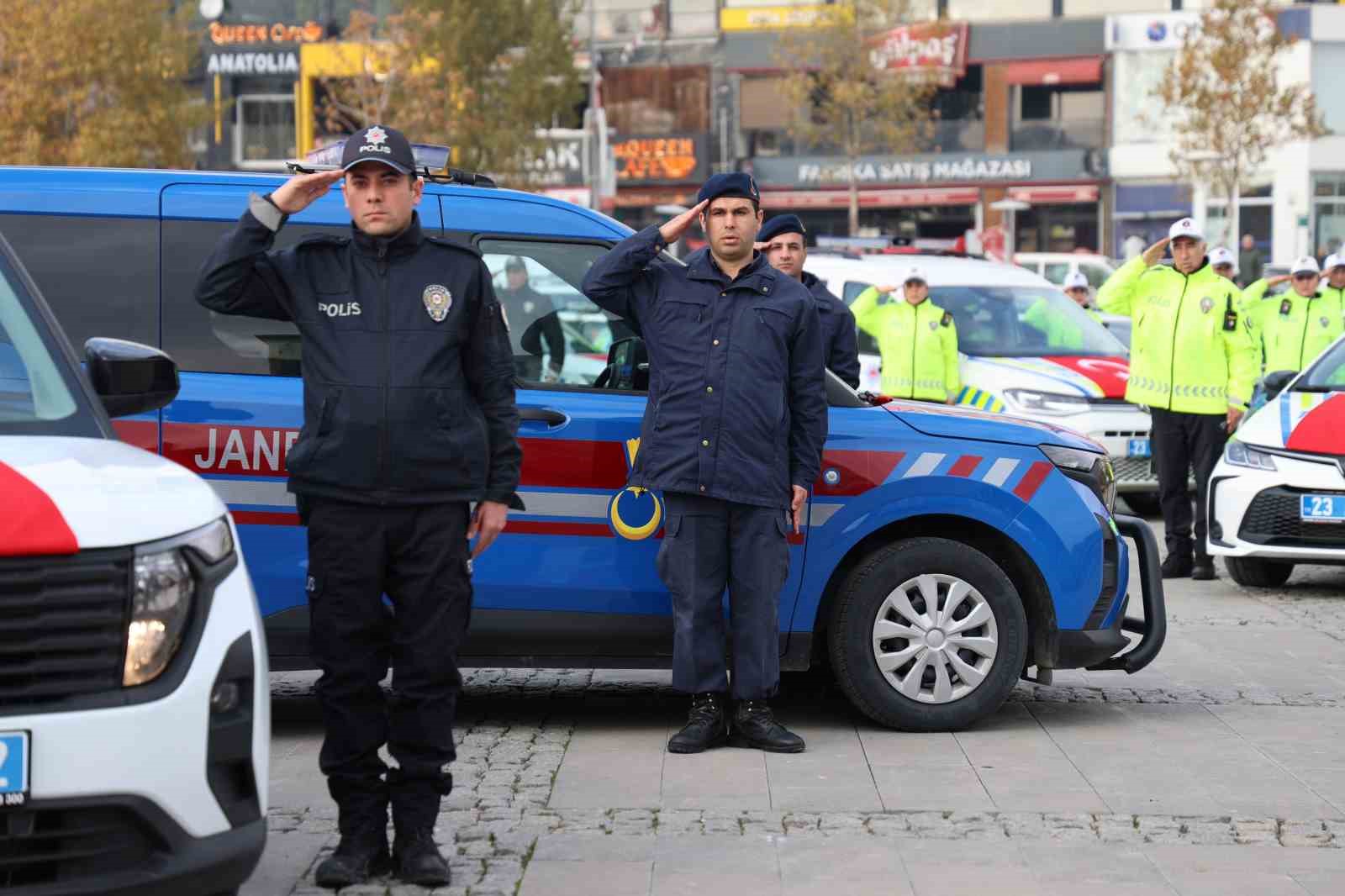 elazigda emniyet ve jandarmaya 84 yeni arac 7 CESlHCp4