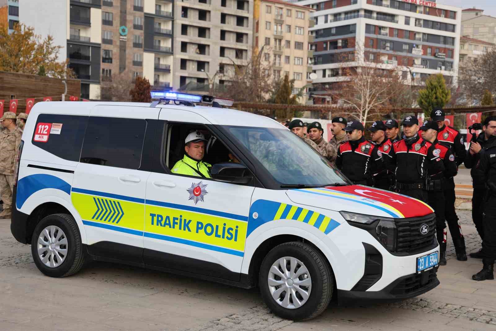 elazigda emniyet ve jandarmaya 84 yeni arac 8 dqcMA9BI