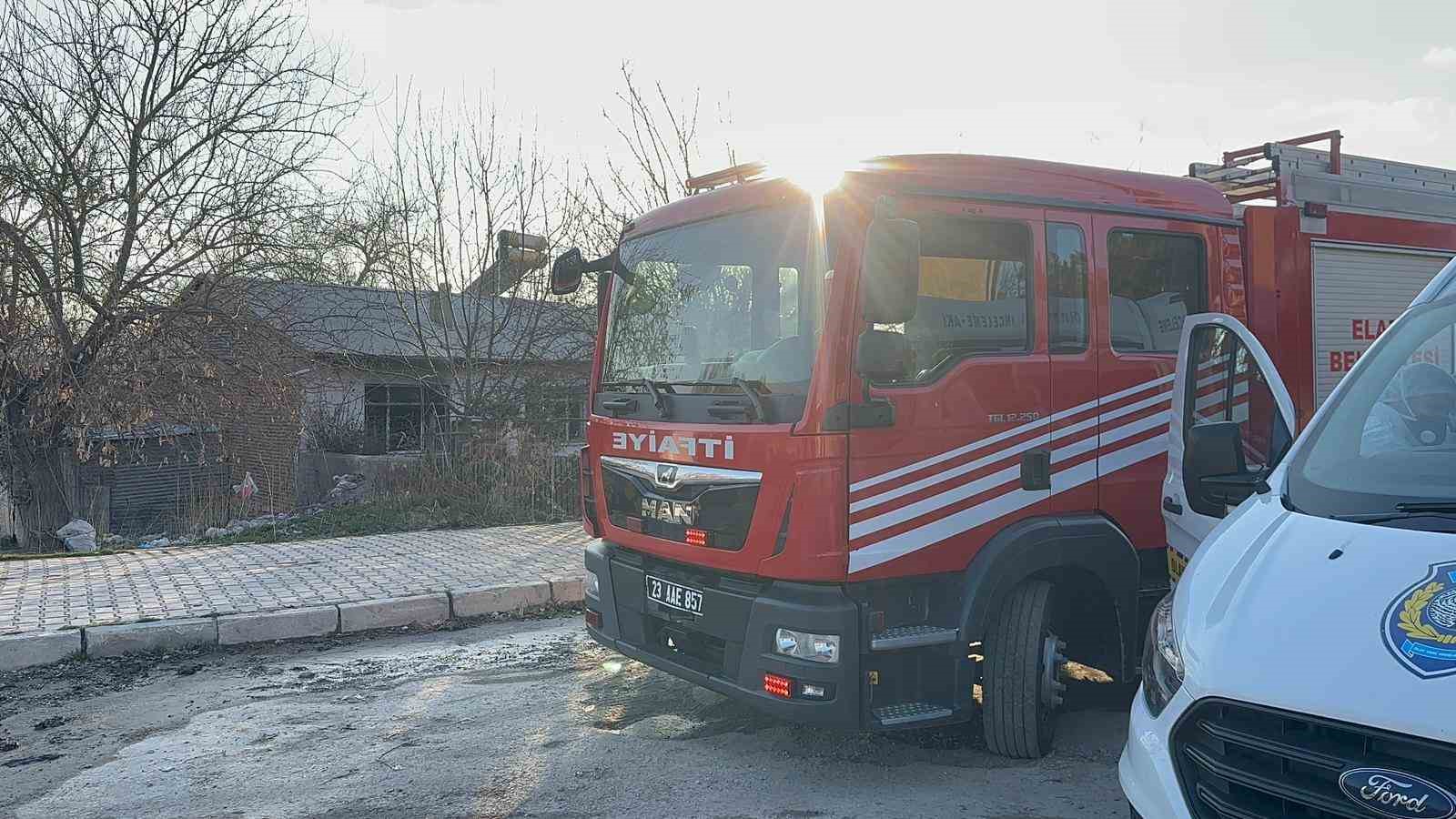 elazigda ev yangini 1 kisi hayatini kaybetti 1 GJKZRU95