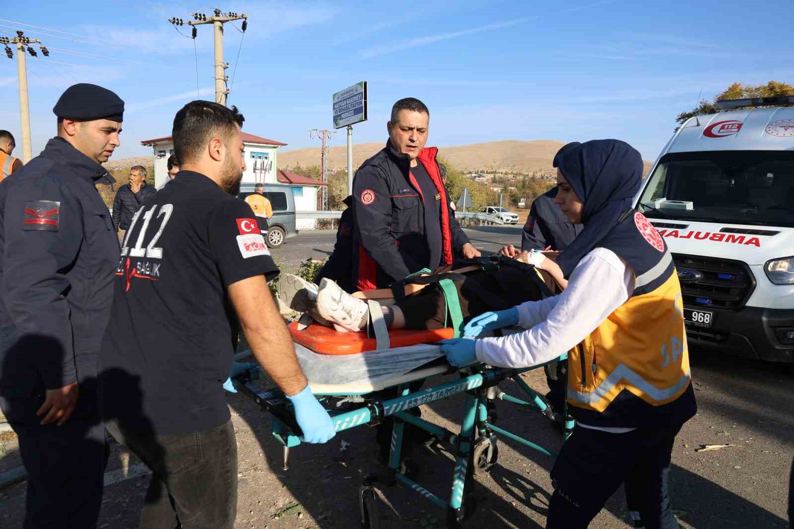 elazigda feci kaza 2i agir 6 yarali 0 TkFERZ9j