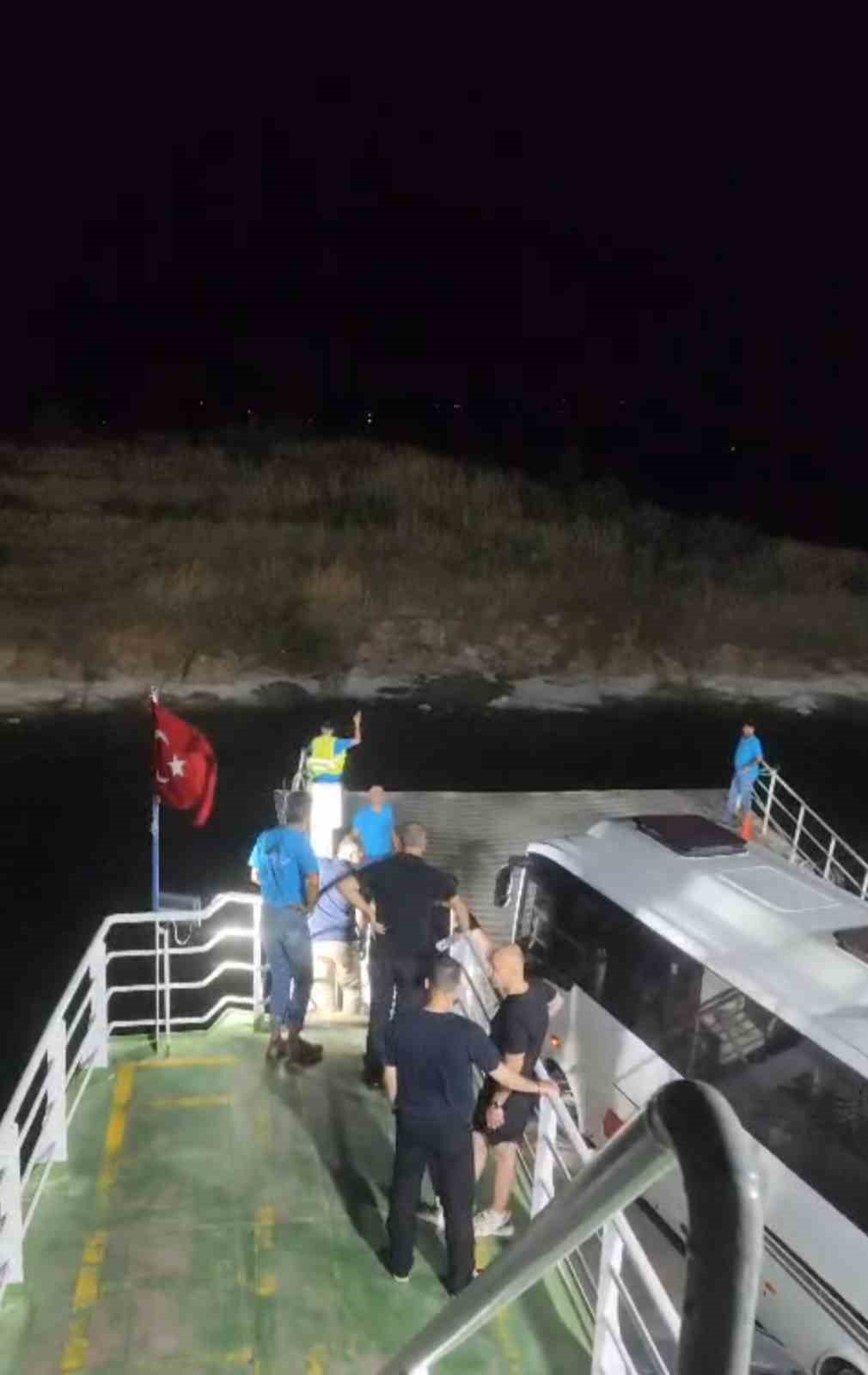 Elazığ’da fırtına etkili oldu: Feribot iskeleye yanaşamadı 4 elazigda firtina etkili oldu feribot iskeleye yanasamadi 0