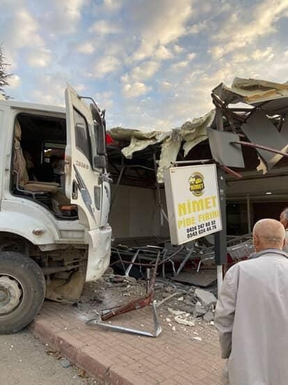 elazigda freni patlayan kamyon firina daldi 1 e39XBDdp