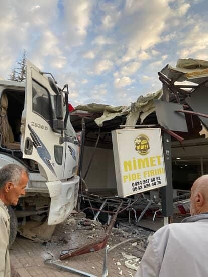 elazigda freni patlayan kamyon firina daldi 2 uzJwOBcR