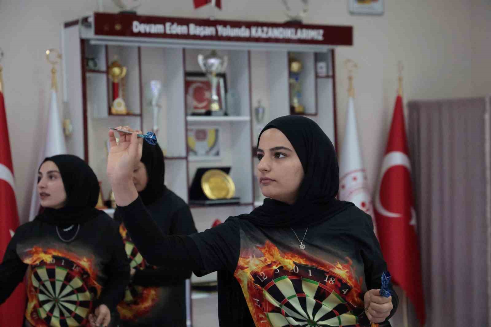 elazigda genc kizlarin dart sporuna ilgisi artiyor 4 wQQZmgLD