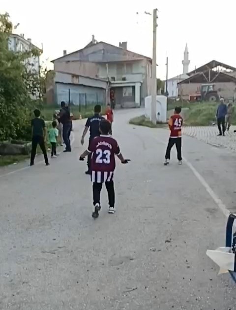 elazigda gonulleri isitan mac jandarma ve cocuklar ayni sahada bulustu 0 bNeJUt8S