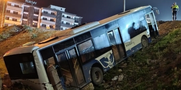elazigda-halk-otobusu-sarampole-uctu-McSlxvQN.jpg