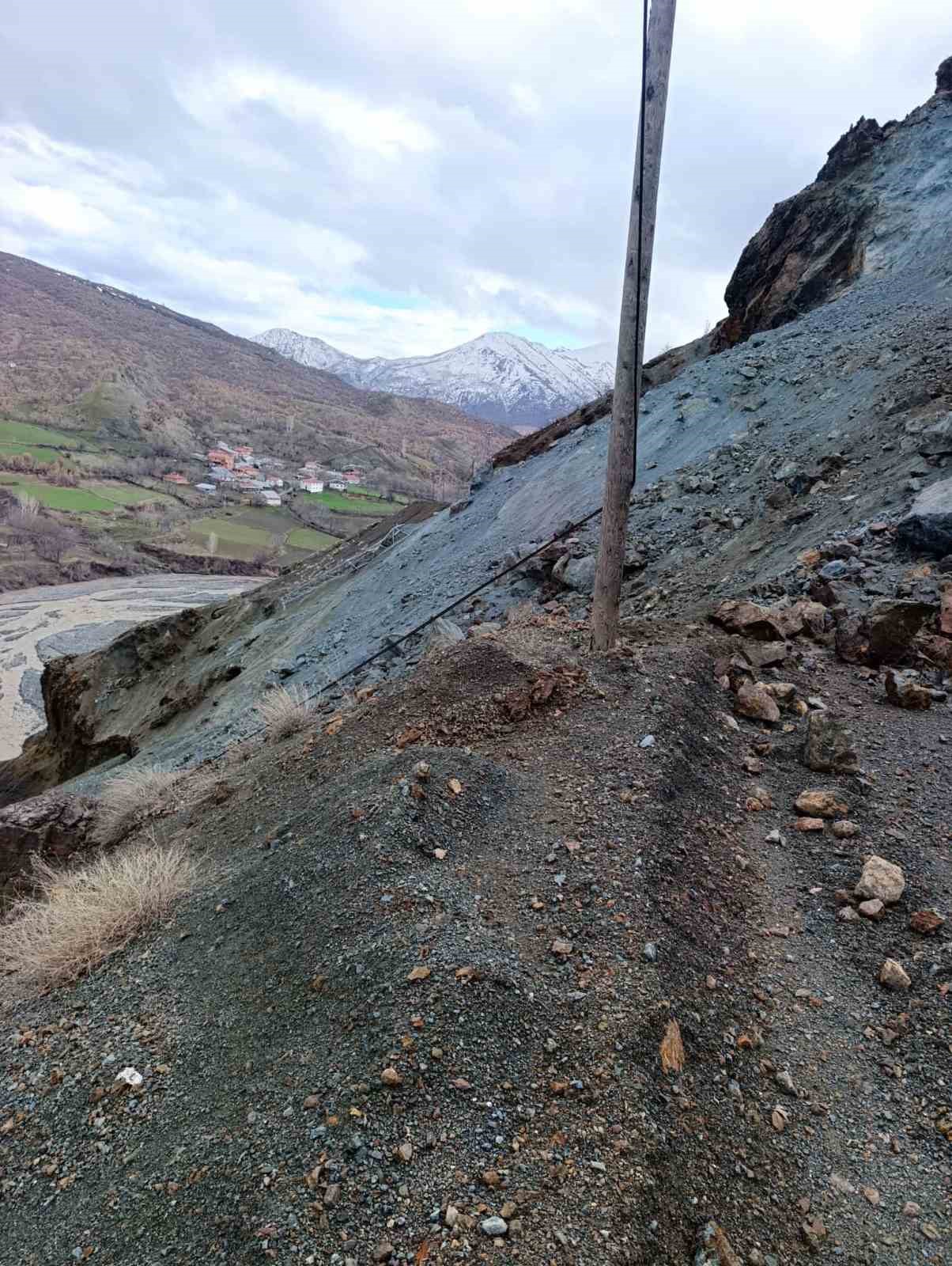 elazigda heyelan yolu kapadi 1 aSlvRnM3