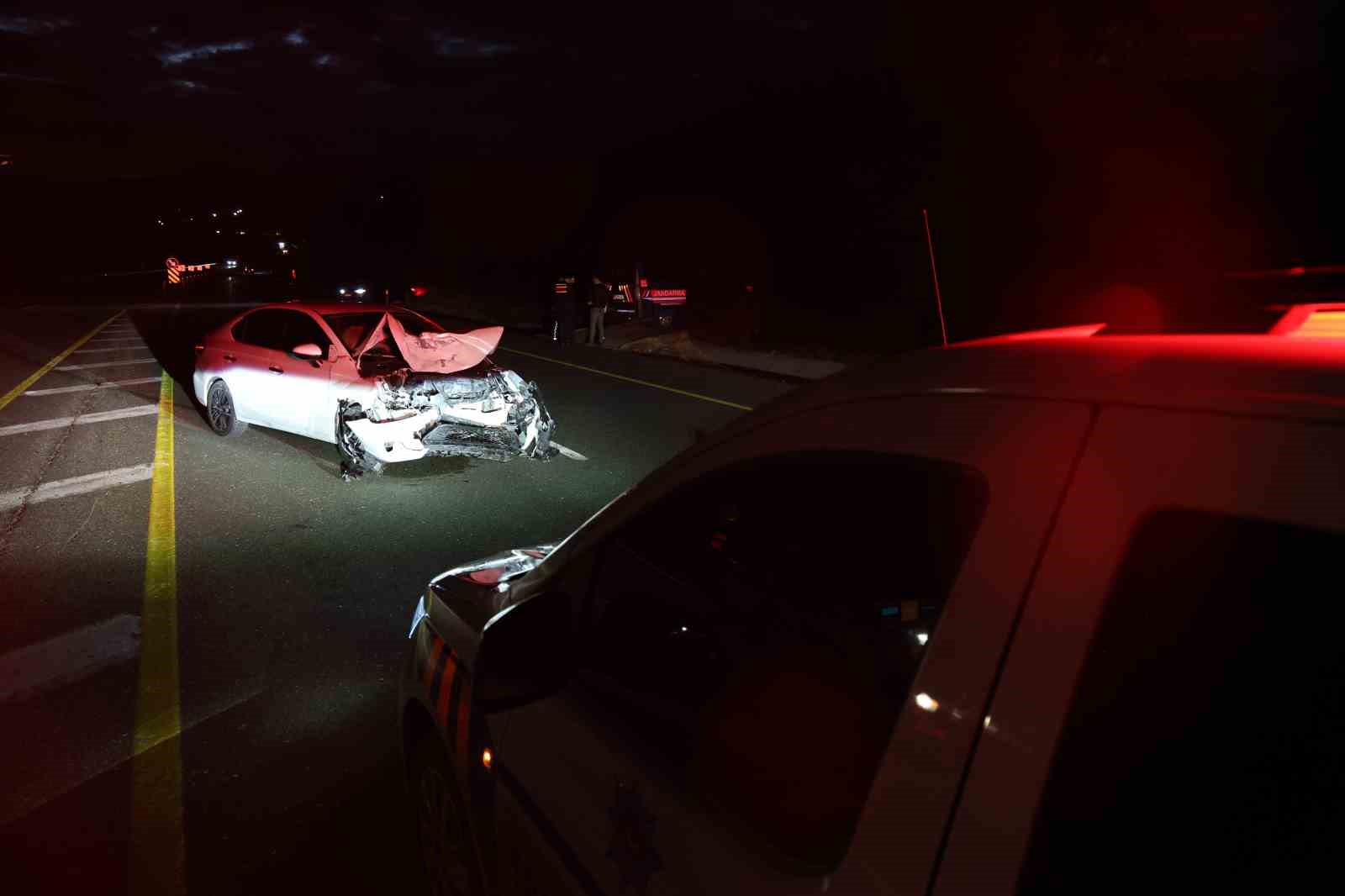 elazigda iki otomobil carpisti 1i agir 3 yarali 5 yv28VeFk