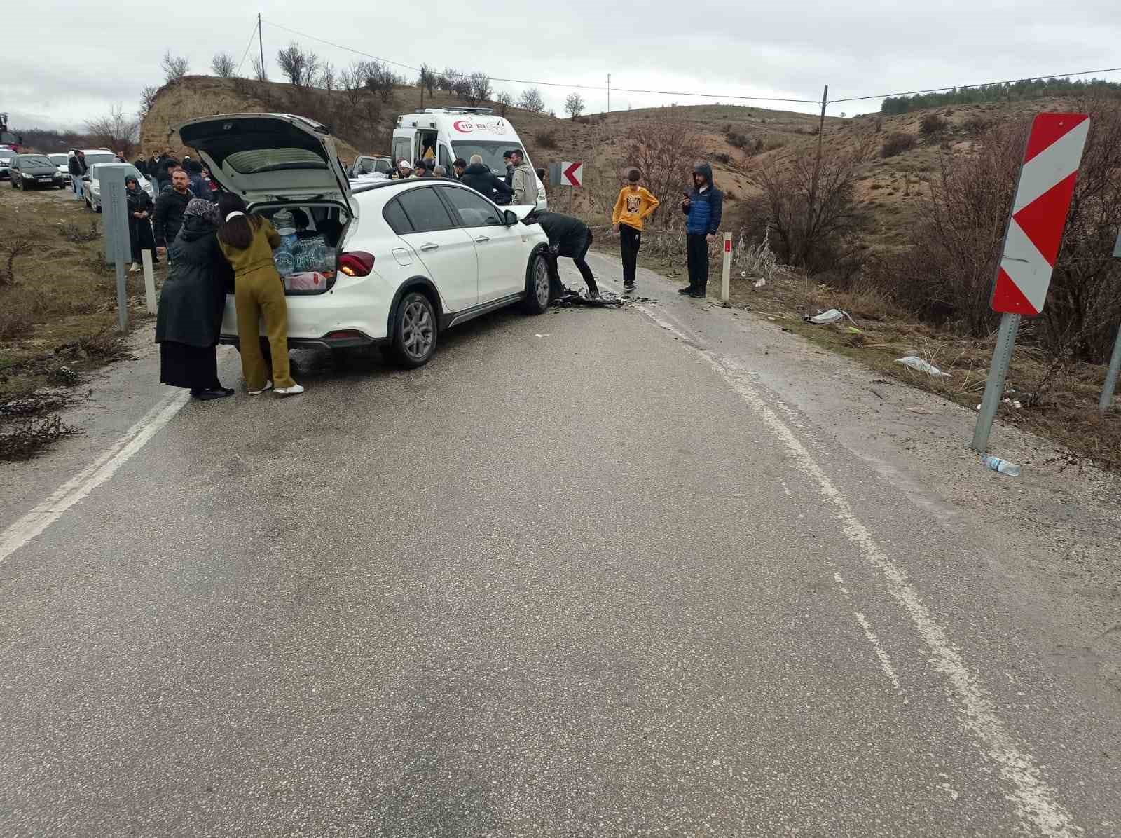 elazigda iki otomobil carpisti 9 yarali 1