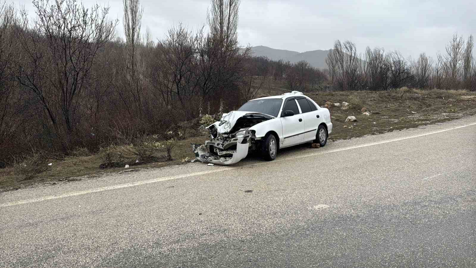 elazigda iki otomobil carpisti 9 yarali 5 ZSmFHcK3