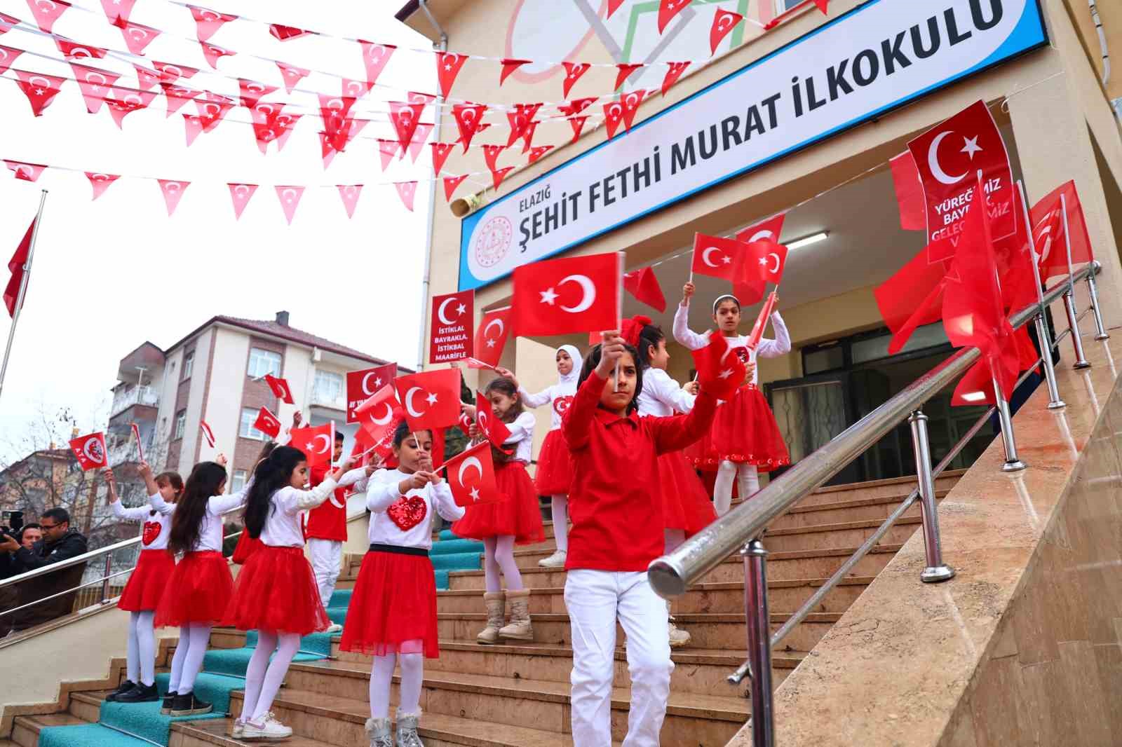 elazigda ikinci donemin ilk ders zili bayrak sevgisi ile caldi 6