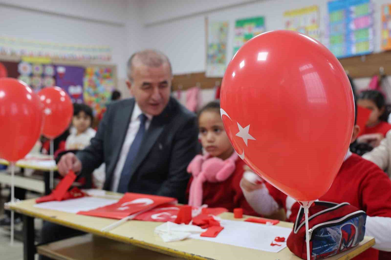 elazigda ikinci donemin ilk ders zili bayrak sevgisi ile caldi 9 2gR5Fn8W