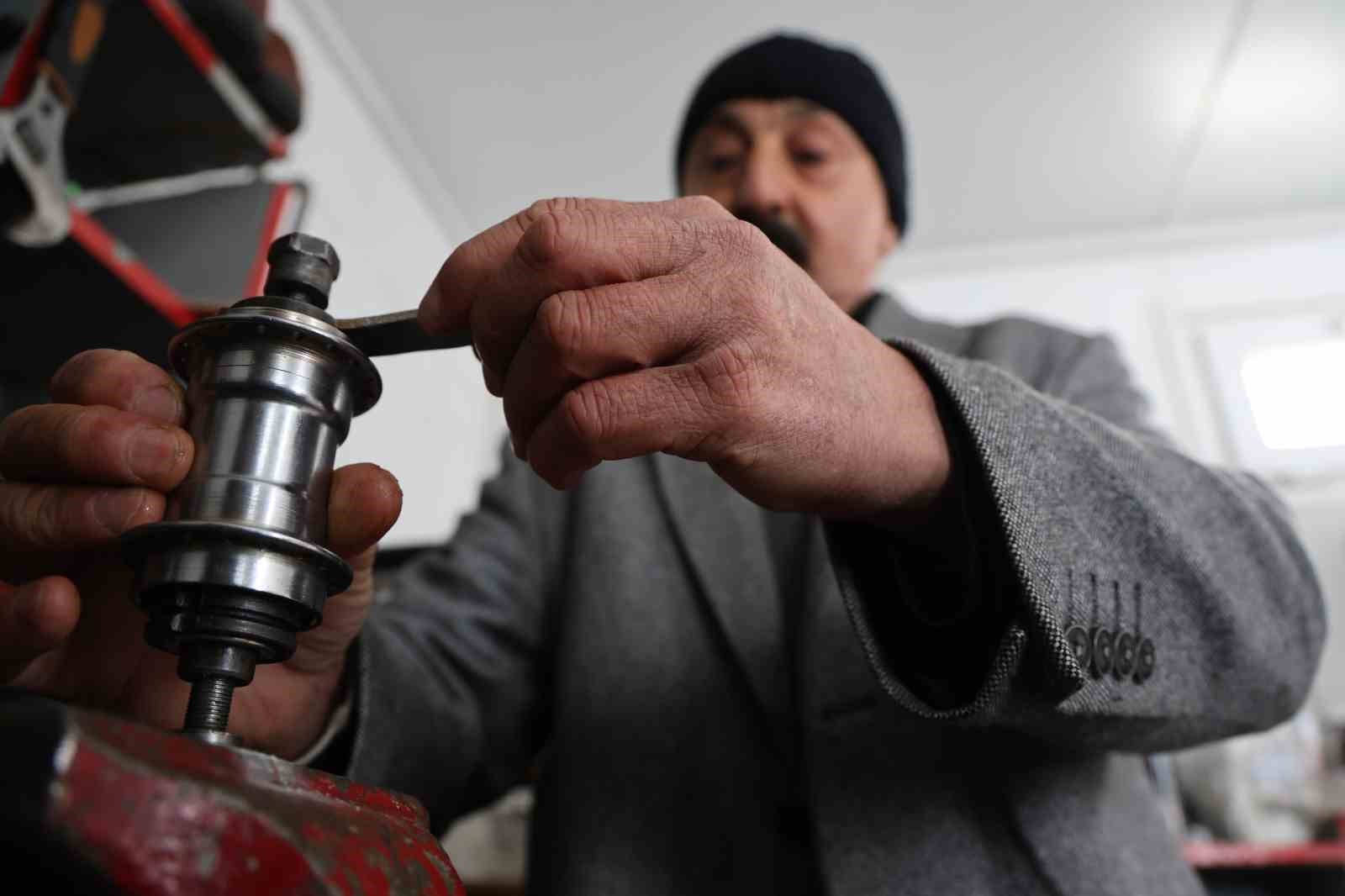 elazigda ilginc bisiklet tasarimi polisler bile durdurup inceliyor 5 FEweLzKn