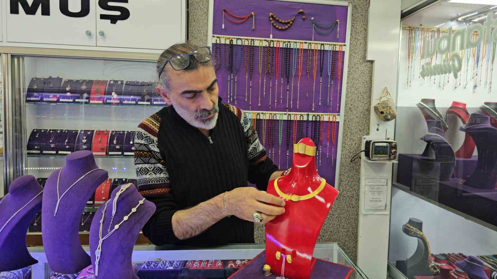elazigda ilk evlenecek ciftler icin trabzon hasiri altin kaplama gumus setler gorucuye cikti 1 C1VKXYec
