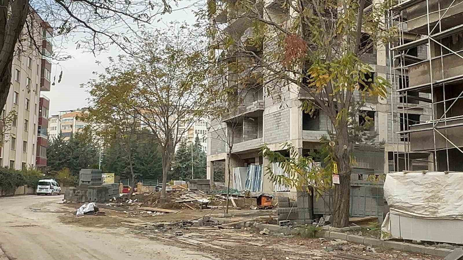 elazigda insaattan dusen isci hayatini kaybetti 0 maVfKqCP