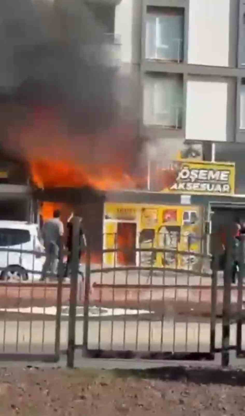 elazigda is yeri alevlere teslim oldu 0 8IszKfI5