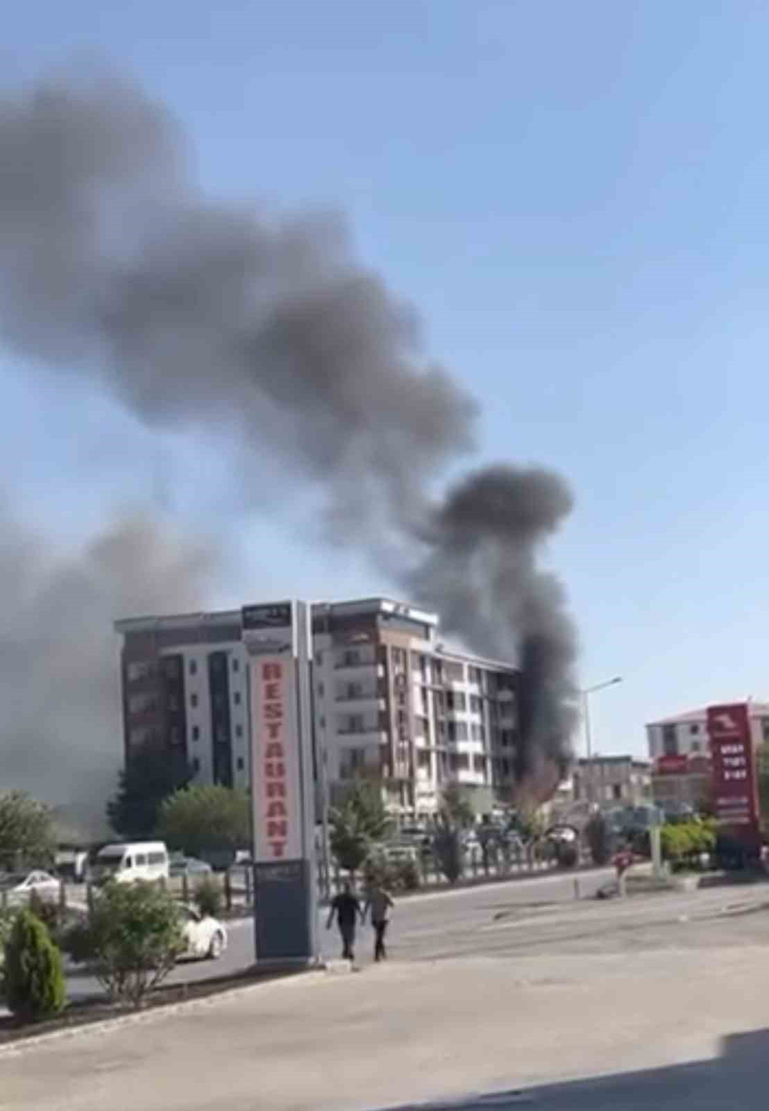 elazigda is yeri alevlere teslim oldu 1 JQuAAhzN