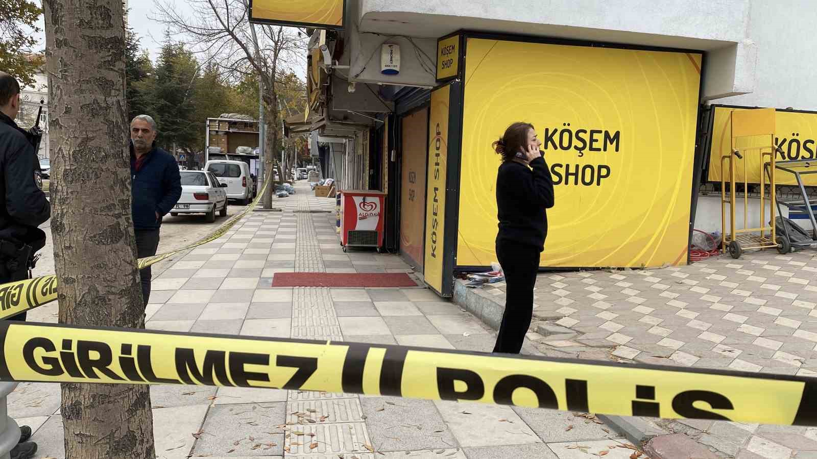Elazığ’da iş yerine silahlı saldırı 5 elazigda is yerine silahli saldiri 1 5ZZ39WNj