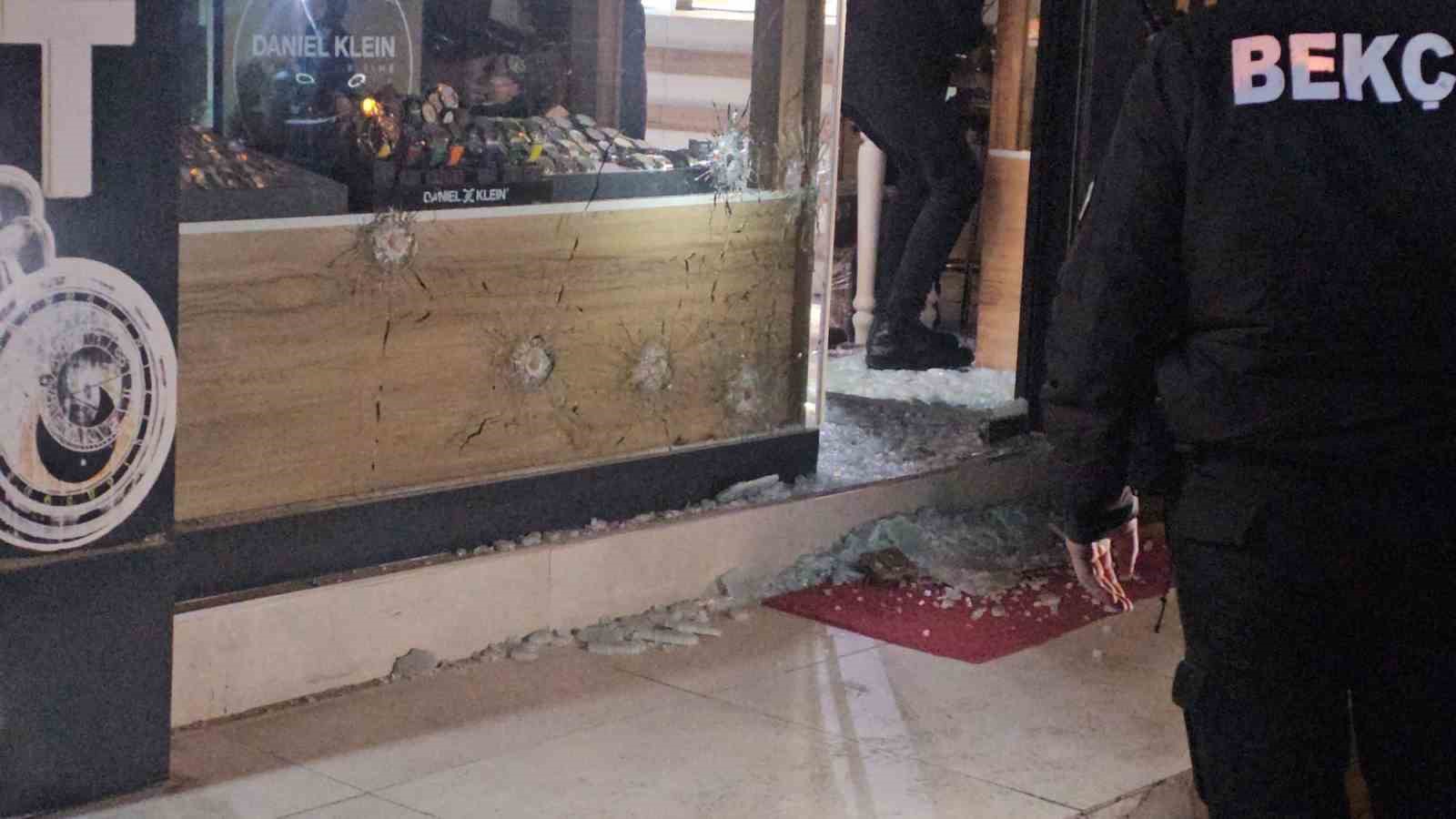 elazigda is yerine silahli saldiri vitrine 9 kursun isabet etti 2 c8vfq4eB