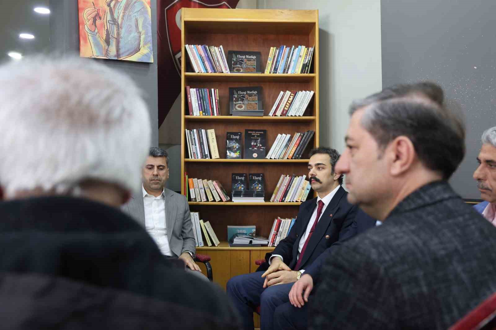 elazigda kahvehanelere kitap kosesi kuruluyor 1 Z5pnfqei
