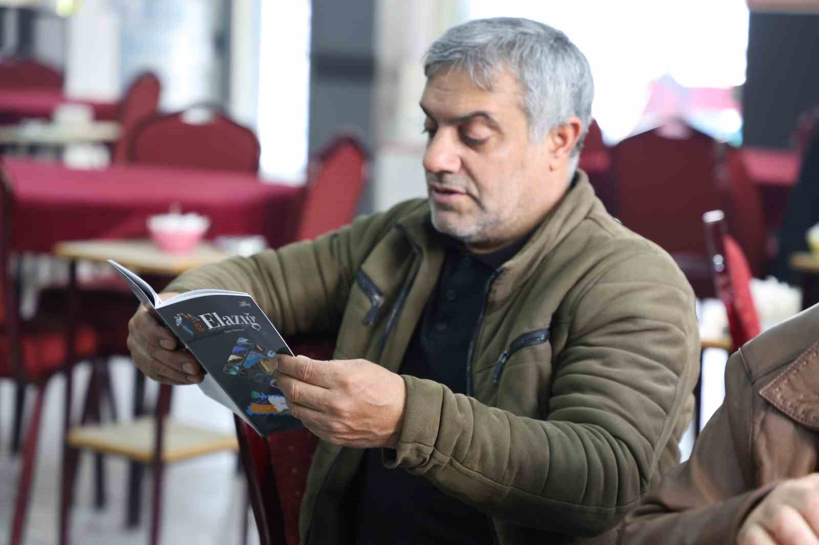 elazigda kahvehanelere kitap kosesi kuruluyor 8 SZFE2kBM