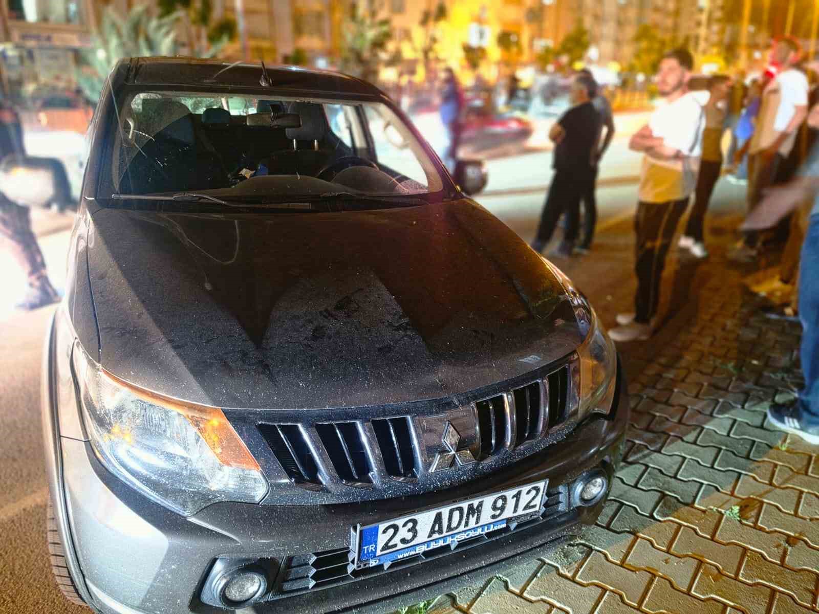 elazigda kamyonet ile otomobil carpisti 5 yarali 1 r12inrst