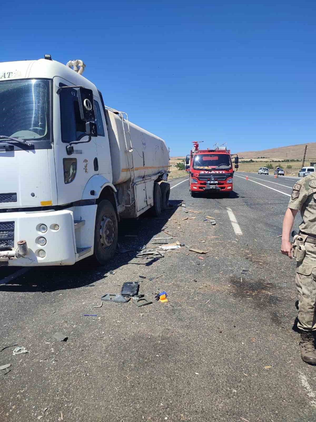 elazigda kamyonlar carpisti 1 yarali 1 eCT41ISC