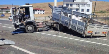 elazigda-kamyonlar-carpisti-1-yarali-DqzkiszY.jpg