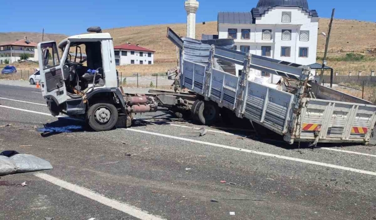 elazigda-kamyonlar-carpisti-1-yarali-DqzkiszY.jpg