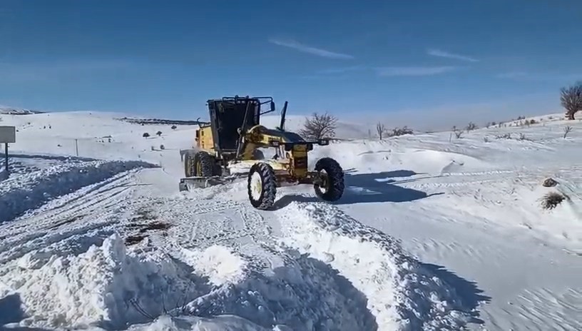 Elazığ’da kapalı köy yollarında çalışmalar sürüyor 4 elazigda kapali koy yollarinda calismalar suruyor 0