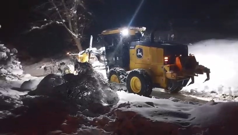 elazigda kapali koy yollarinda kar temizleme calismalari suruyor 0 r4NjKks9