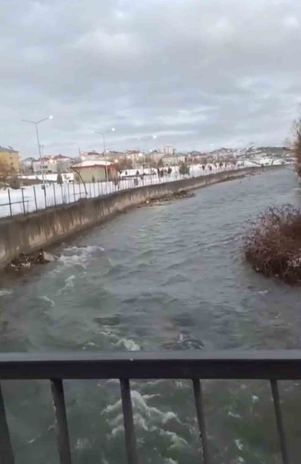 elazigda kar sulari eridi dereler costu 1 9AKraSyH