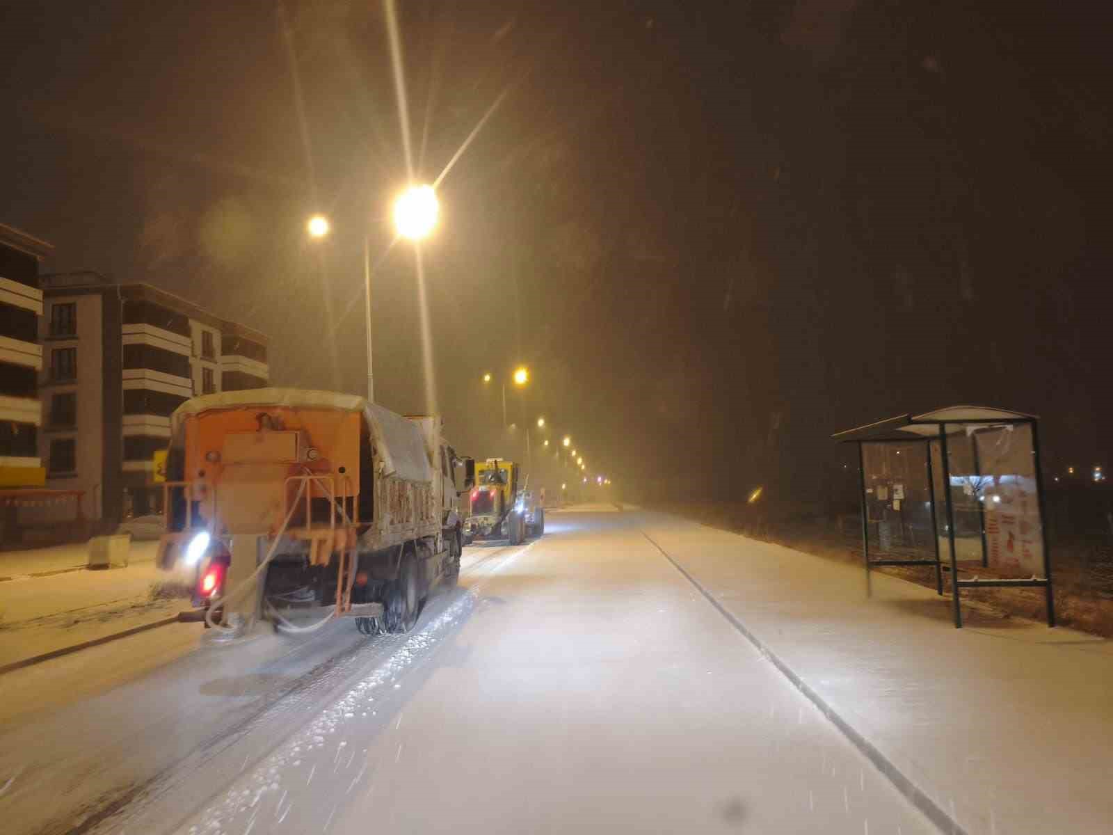 elazigda kar yagisi etkili oldu belediye ekipleri sahada 3 mCtzXzPP