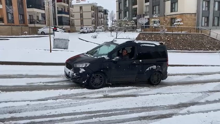 elazigda kar yagisindan dolayi araclar yolda kaldi 0 f5dDIL1z