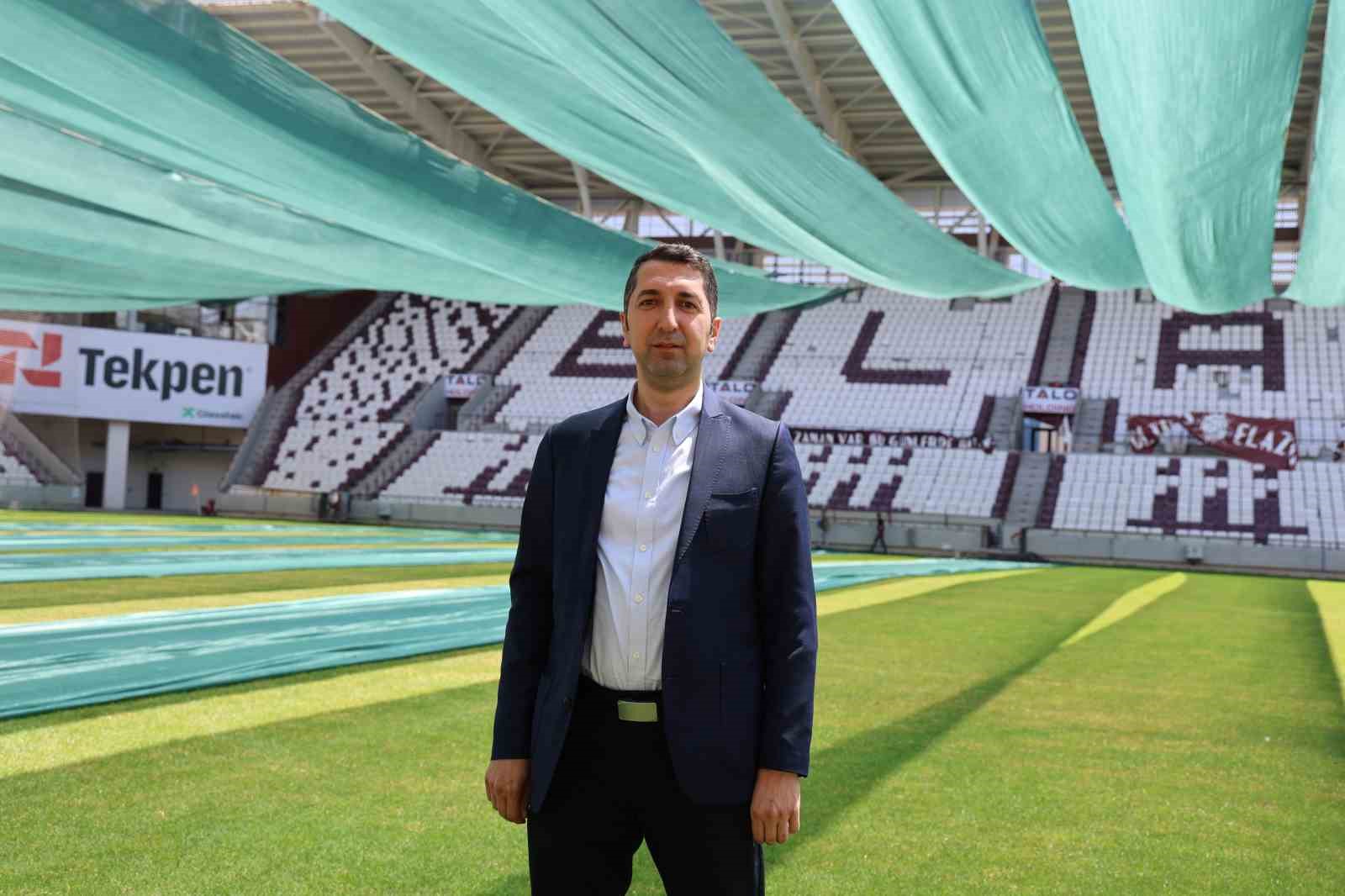 Elazığ’da kavurucu sıcaklarda statlardaki çimlere fanlı ve perdeli koruma 15 elazigda kavurucu sicaklarda statlardaki cimlere fanli ve perdeli koruma 11 5mnOIFO5