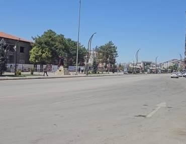 elazigda-kavurucu-sicaklardan-dolayi-cadde-ve-sokaklar-bos-kaldi-as73b6tZ.jpg