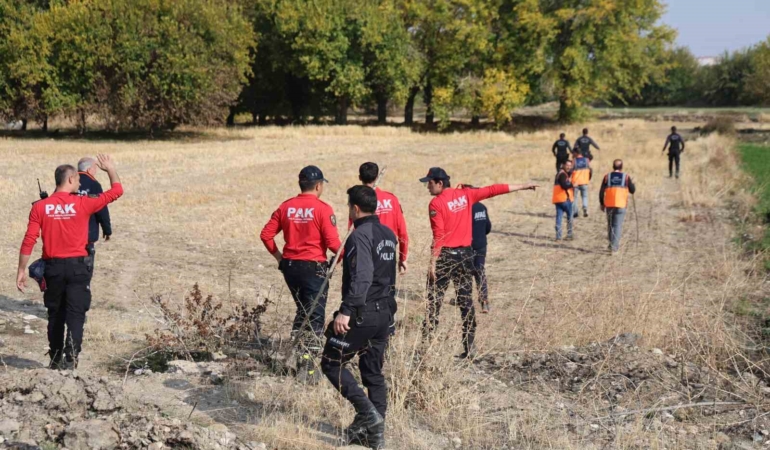 elazigda-kaybolan-cocuk-icin-ekipler-seferber-oldu-calismalar-suruyor-xxaYlw5e.jpg