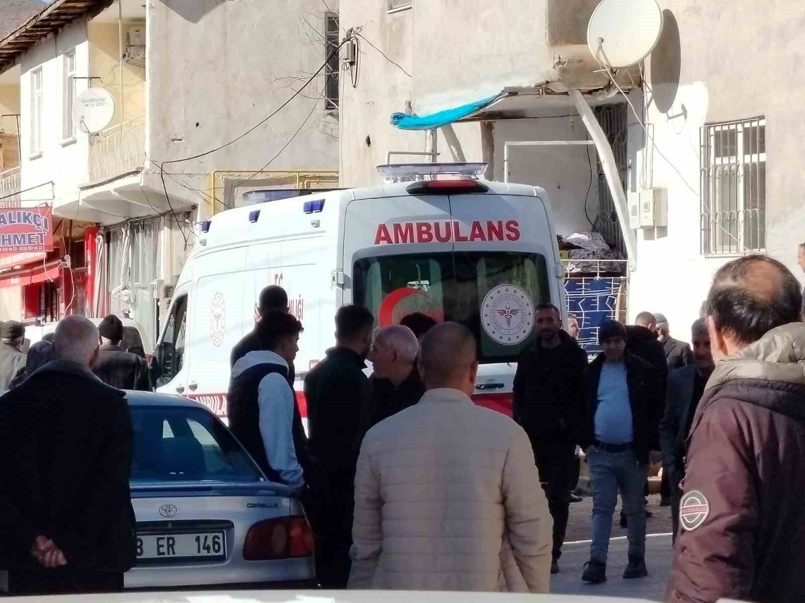 elazigda kayinpeder dehseti tartistigi damadini bicakla agir yaraladi 2 RllSgzHe