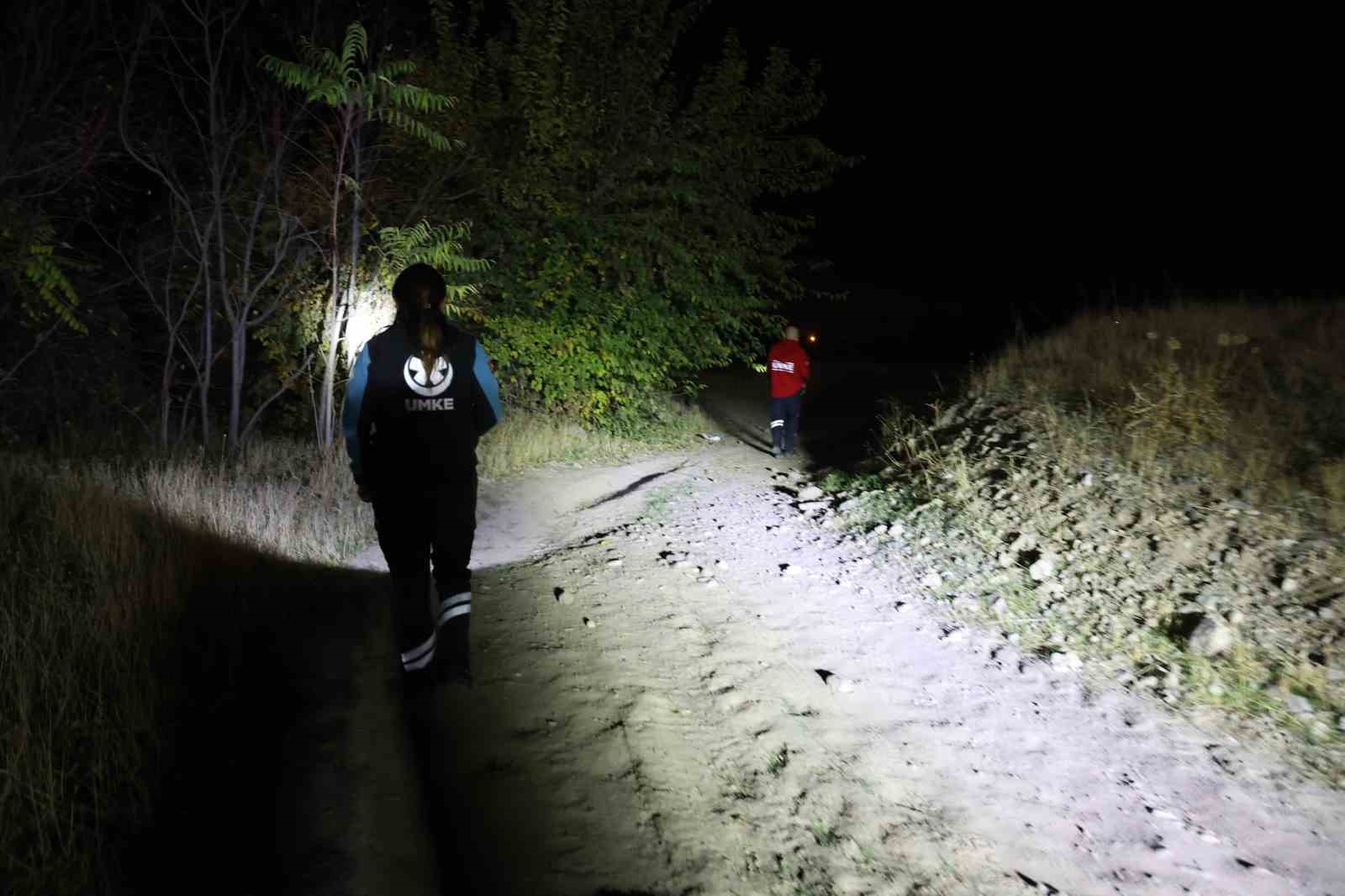 elazigda kayip otizmli cocugu arama calismalari 72 saatte de gece boyunca suruyor 0 f3QpkRZp