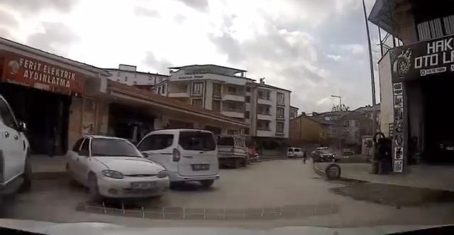 elazigda kaza ucuz atlatildi saniyelerle olumden dondu 1 LIfE46BY