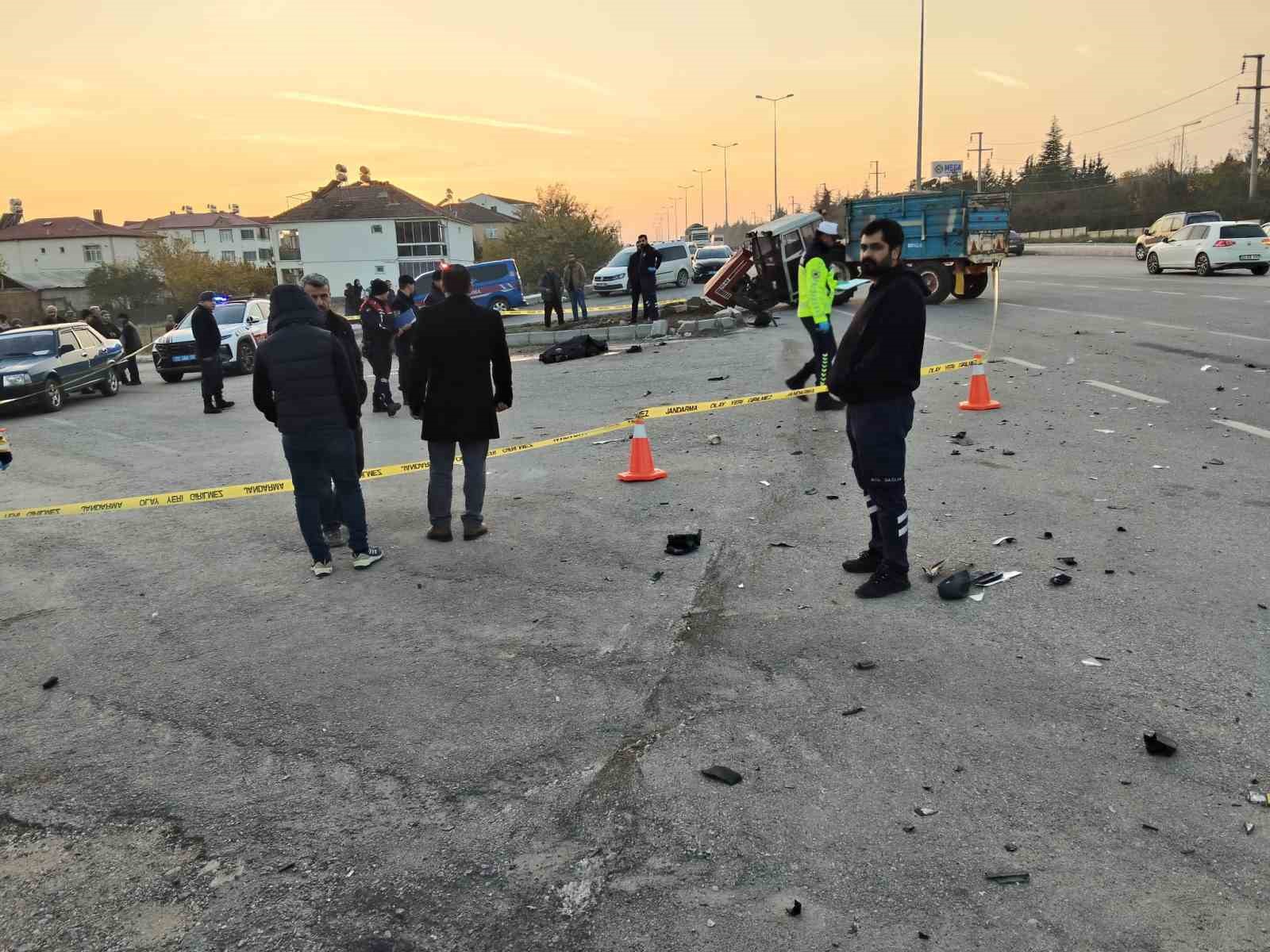 elazigda kazada savrulan arac yayaya carpti 1 olu 2 yarali 0 TVQeAcnG