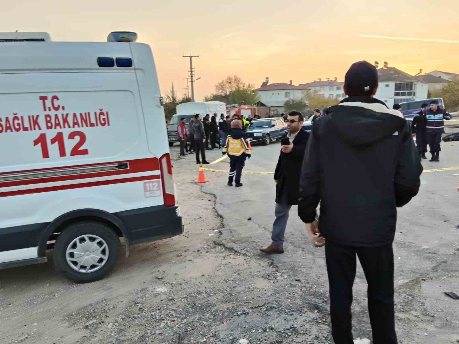 elazigda kazada savrulan arac yayaya carpti 1 olu 2 yarali 3