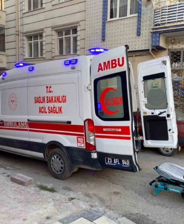 elazigda-kendi-bogazini-kesen-kadin-agir-yaralandi-CK5gPjcx.jpg
