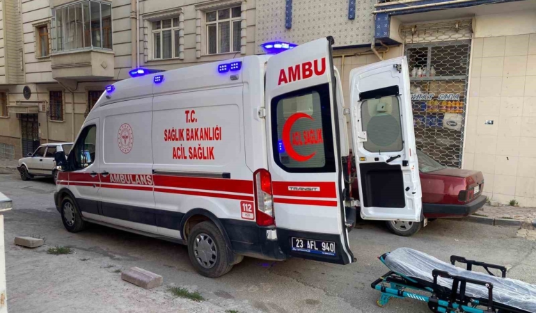 elazigda-kendi-bogazini-kesen-kadin-agir-yaralandi-CK5gPjcx.jpg