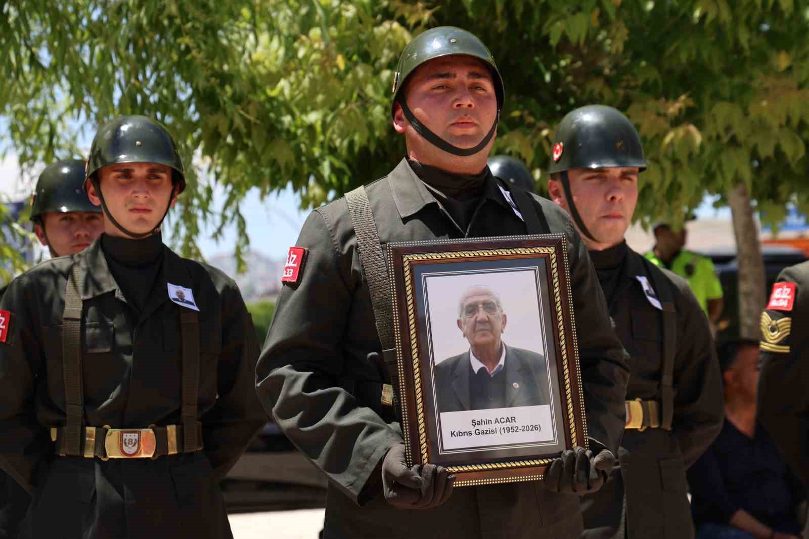Elazığ’da Kıbrıs Gazisi Acar son yolculuğuna uğurlandı 6 elazigda kibris gazisi acar son yolculuguna ugurlandi 2