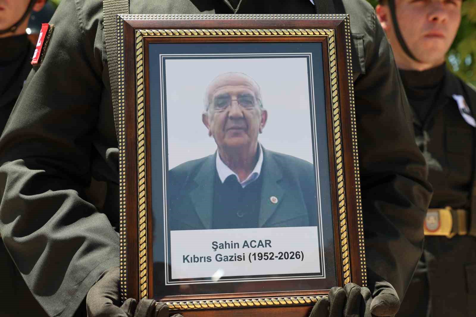 Elazığ’da Kıbrıs Gazisi Acar son yolculuğuna uğurlandı 7 elazigda kibris gazisi acar son yolculuguna ugurlandi 3