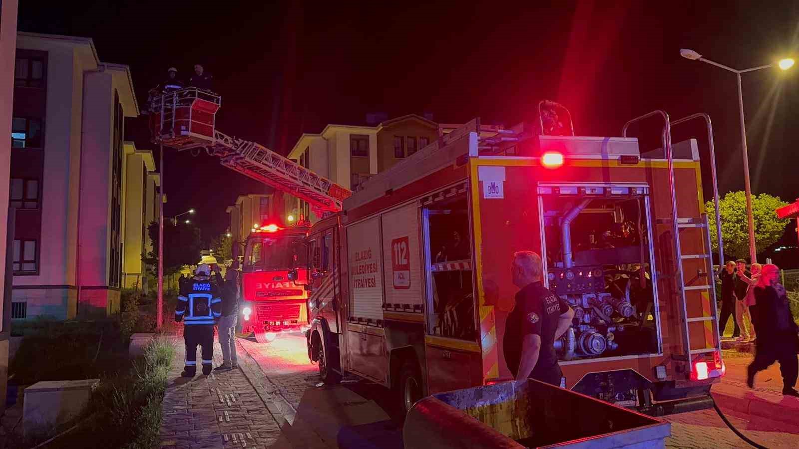 elazigda korkutan yangin 1i hamile 4 kisi dumandan etkilendi 0 HOyzzLaa